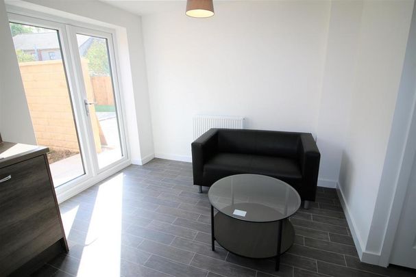 5 bedroom private hall to rent - Photo 1