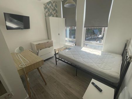 1 bedroom in a house share to rent - Photo 3