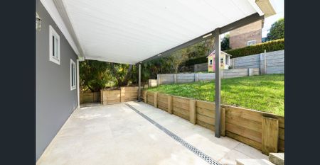 Modern 3-bedroom waterfront home - Photo 3