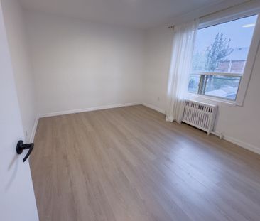 For Lease - 896 Eglinton Avenue Unit# 210, Toronto, Ontario - Photo 3