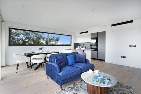 Brand newly refurbished three bedroom, two bathroom penthouse apartment that has been comprehensively renovated to a nigh specification. It is on the 4th floor (with lift) and has floor to ceiling windows onto the balcony with exceptional views across London. - Photo 4