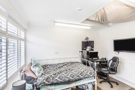 4 bedroom link detached house to rent - Photo 5