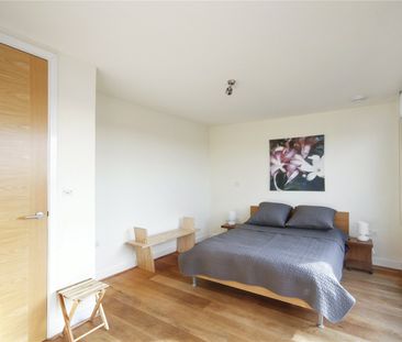 Bazalgette Court, Great West Road, London, W6 flat to rent - Photo 5