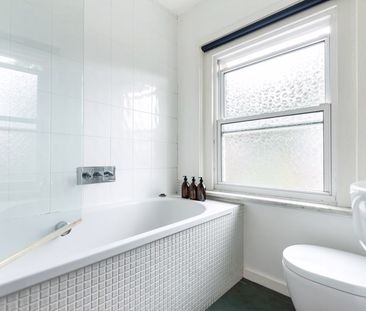 Hare Lane, Farncombe - 3 bedrooms Property for lettings - Seymours - Photo 6