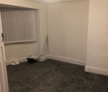 3 Bed Semi-Detached House, Lily Lane, M9 - Photo 2