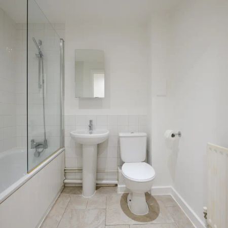 2 bedroom flat in 35 Melliss Avenue - Photo 4