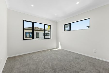 Modern Living, Nothing Short of Stunning - Photo 3