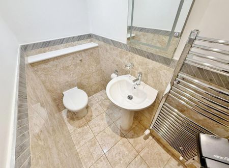 4 bedroom semi-detached house to rent - Photo 5