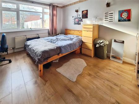 4 bedroom semi-detached house to rent - Photo 4