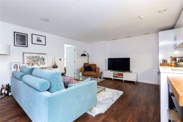 Large apartment of just over 900sqft in a central and hugely popular development. - Photo 1