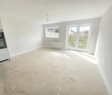 4 bedroom detached house to rent - Photo 2