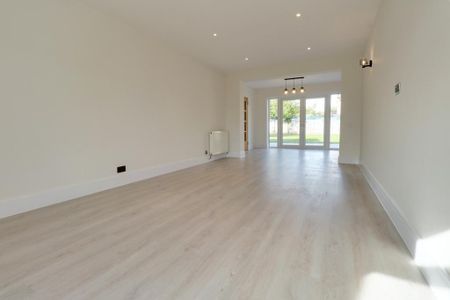 5 bedroom detached house to rent - Photo 3