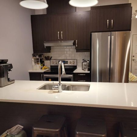 3 Chambres à coucher 2 salles de bain Moderne & Spacieux, Quartier Prisé Shop Angus - Photo 3