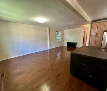 For Lease - 107 Elmhurst Avenue, Toronto, Ontario - Photo 6