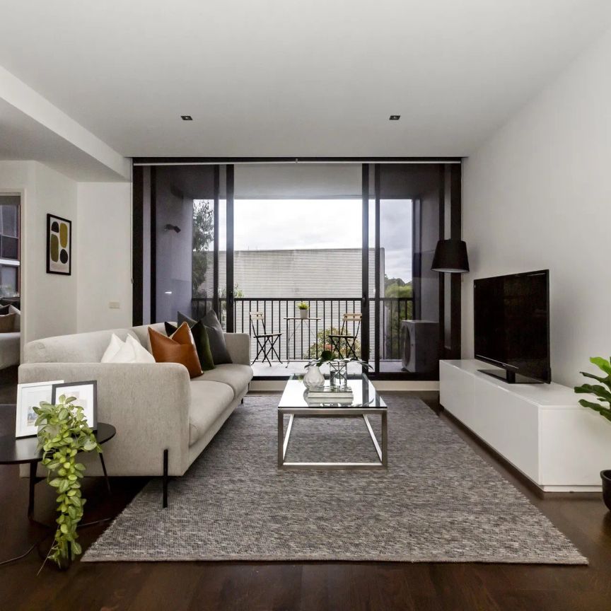 Stylish Inner-City Apartment Steps from Swan Street & the Yarra! - Photo 1