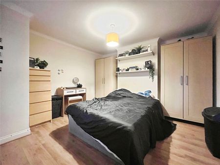 St. Judes Road, Englefield Green, Egham, Surrey, TW20 0DB - Photo 5