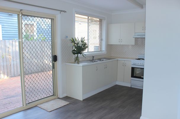 2/221 Beaumont Street, Hamilton South - Photo 1