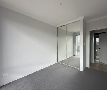 Stylish Low-Maintenance Home in Treeby Lake Estate - Photo 3