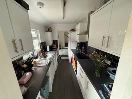 3 bedroom terraced house to rent - Photo 5