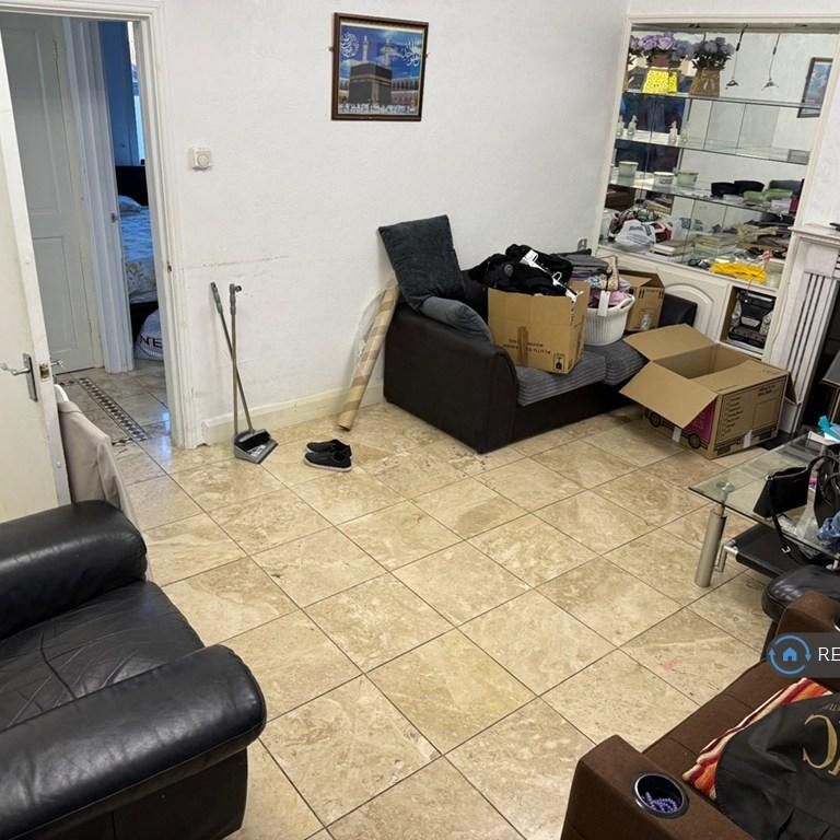 4 bedroom end of terrace house to rent - Photo 1