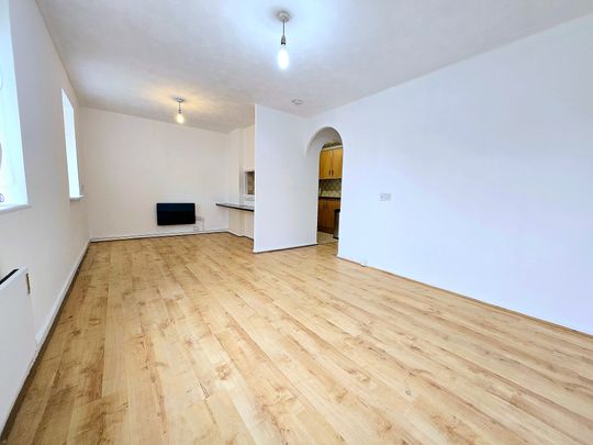 Eskdale Avenue, Northolt - Photo 1