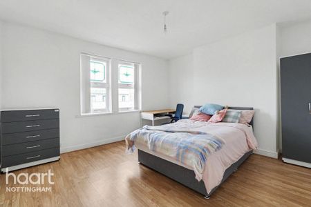 5 bedroom semi-detached house to rent - Photo 3