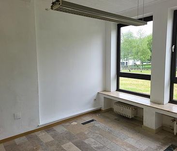 Helle 2 Zimmer Wohnung (Hochpaterre) zur Miete mit Balkon in ruhige... - Photo 2