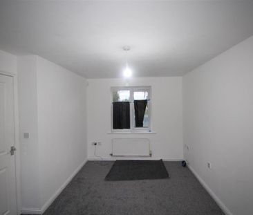 3 bedroom end of terrace house to rent - Photo 2