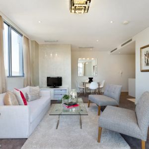Oversized Designer Apartment with a Northerly Aspect - Photo 3