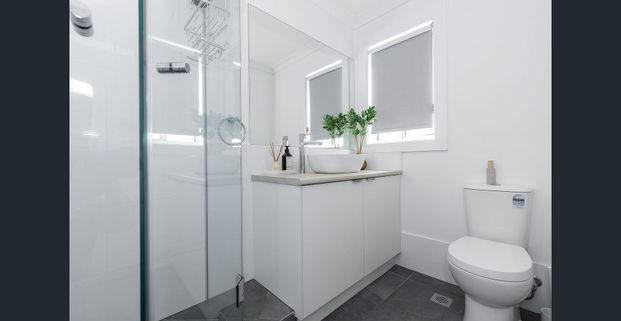 Fully Furnished Modern Apartment - Photo 1