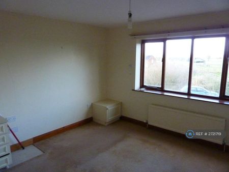 4 bedroom detached house to rent - Photo 2