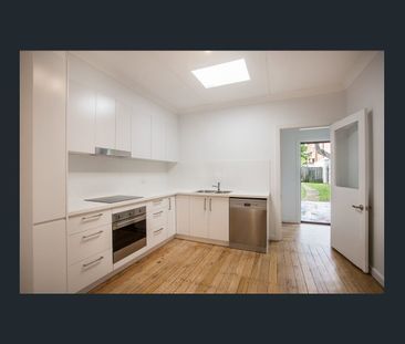 Spacious family home with large backyard - Photo 4