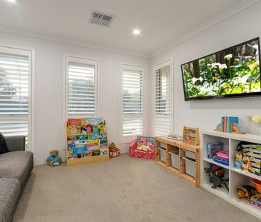 Picture-Perfect Coastal Home – Stylish and Low Maintenance! - Photo 2