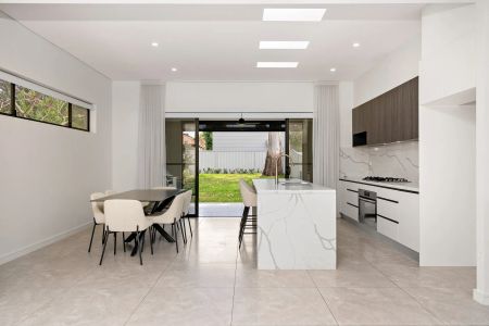 Luxurious Family Duplex in a Prime Location - Photo 4