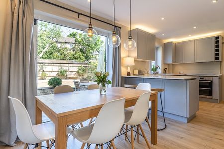 3 bedroom semi-detached house to rent - Photo 5