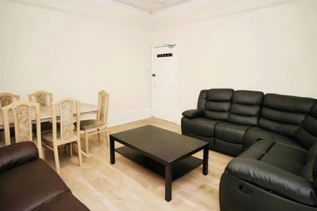 6 bedroom Student Terraced House to rent in Brighton Grove, Fenham, Newcastle Upon Tyne, Ne4 - Photo 2