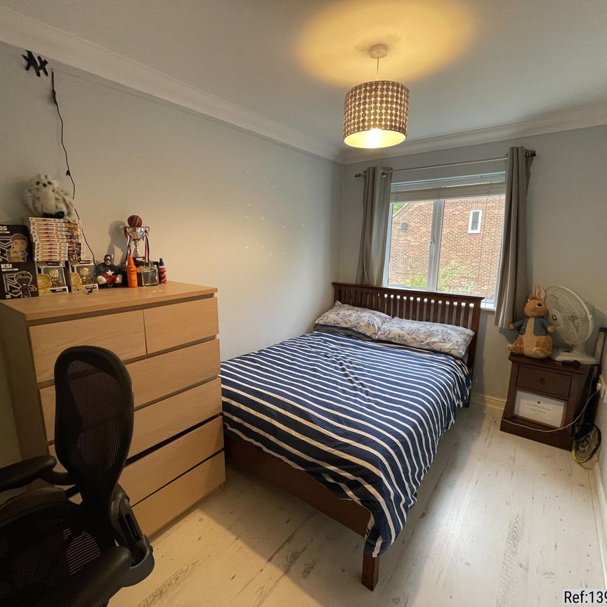 3 bed Terraced in Burford Road , Worcester Park, KT4 7SU - Photo 1