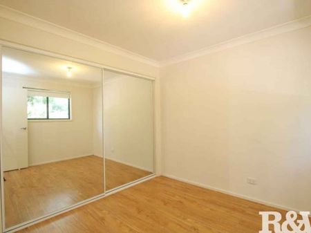 Perfectly Located Self Contained Granny Flat - Photo 2