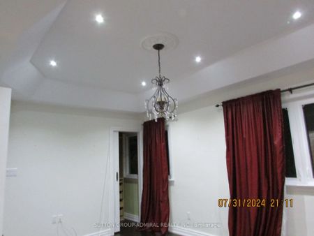 Detached Home For Lease | N9244900 - Photo 2