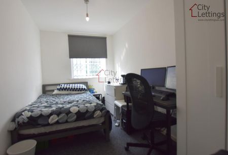 4 bedroom flat to rent - Photo 5