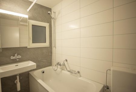 Helle Wohnung mit renovierter Küche und Bad - Photo 3