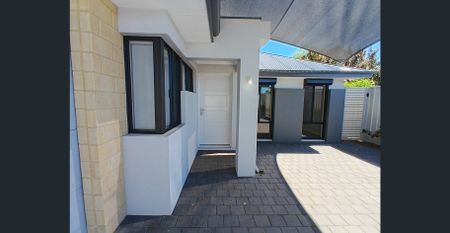 Riverton Gem: Comfortable, Low-Maintenance Home Perfect for Families - Photo 4