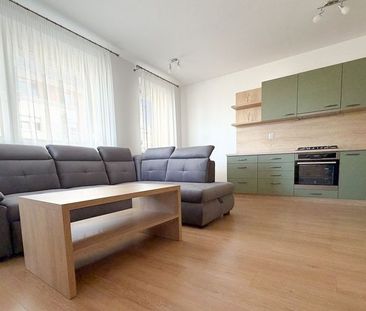 Zariadený 3-izbový byt s parkovacím státím v lukratívnom prostredí - Photo 4