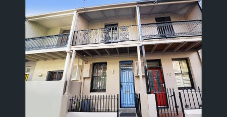 North facing home over two levels with terrace & parking - Photo 3