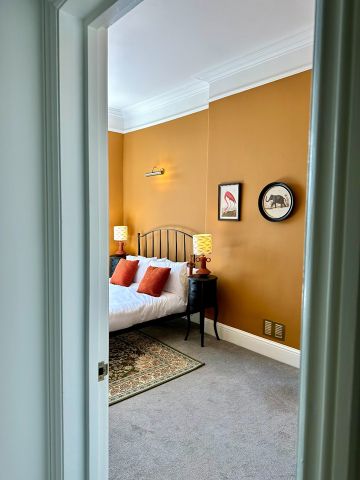 2 Bed Flat, Royal York Crescent, BS8 - Photo 5