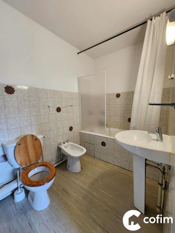 Location Appartement 2 pièces 38m² OLORON STE MARIE 64400 - Photo 5