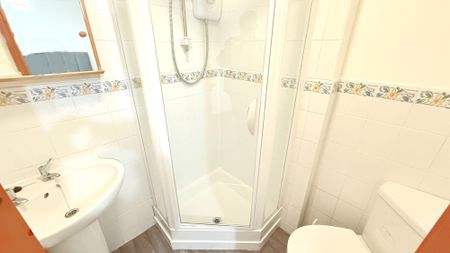 Sharoe Green Lane, Preston - Photo 5