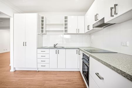 NEWLY RENOVATED FAMILY HOME - Photo 3