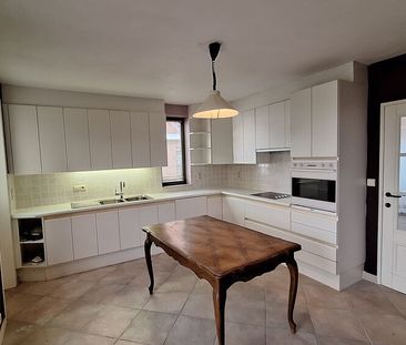 Rustig gelegen gelijkvloers appartement in hartje Poperinge met gun... - Photo 2