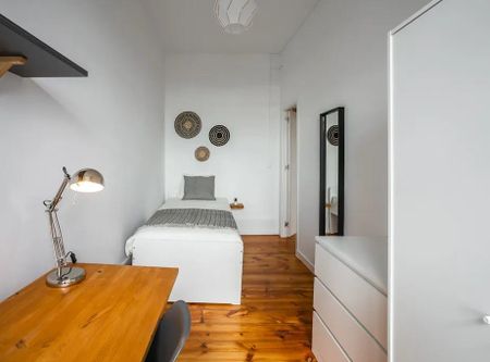 Calçada do Marquês de Abrantes, Lisbon, Lisbon 1200-163 - Photo 2